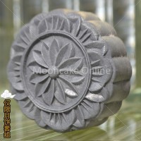 果皇冰皮月饼 Premium Durian Paste Snow Skin / 竹碳咖啡奶皇月饼 Charcoal Kahlua & Butter Paste Snow Skin / 咸香翡翠月饼 Baked Moon Cake with Salted Bean Paste & Jade Pandan / 单黄白莲蓉月饼 Baked Moon Cake with White Lotus & Single Yolk